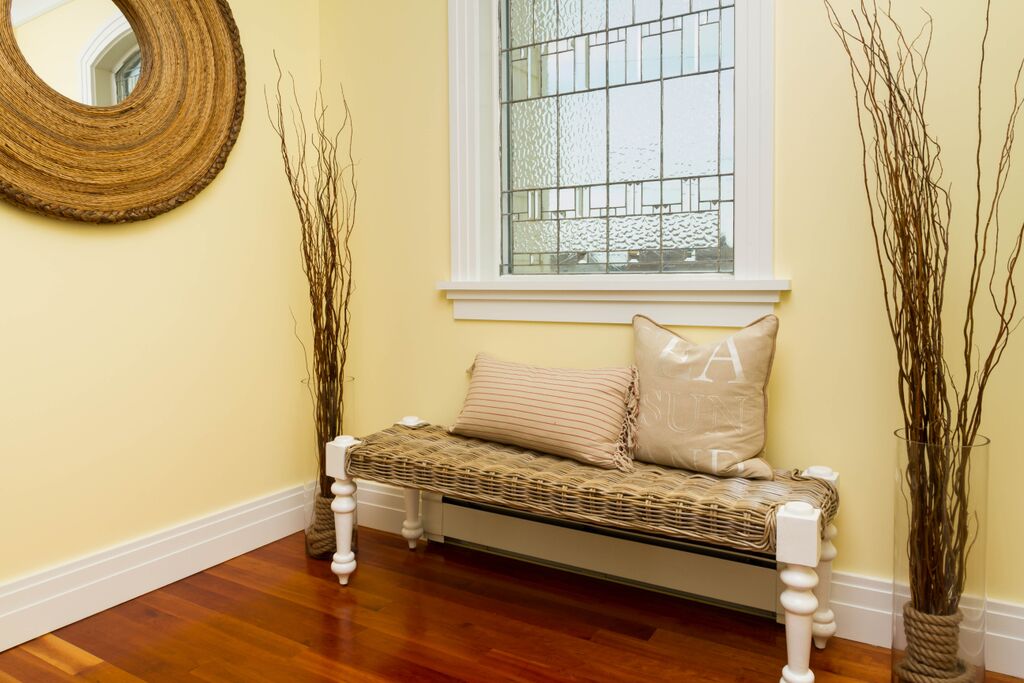 yellow-foyer-beach-maison-dor-nj