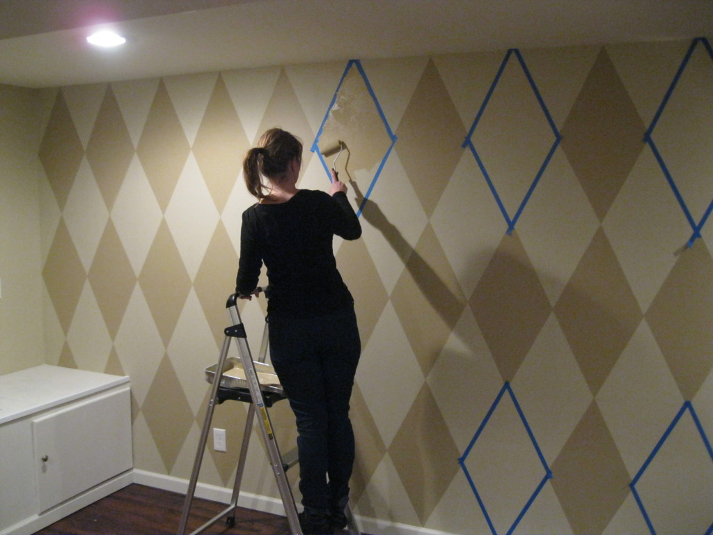 maison-dor-how-to-paint-diamonds-on-wall-harlequin-7