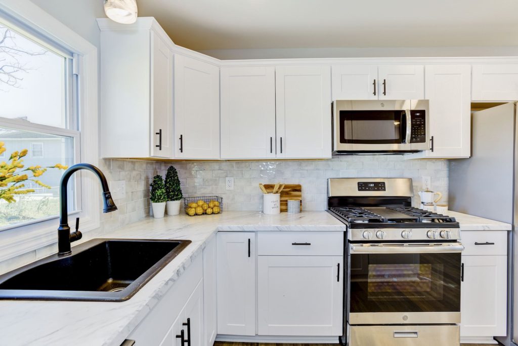 Staging Kitchen Counters and Cabinets